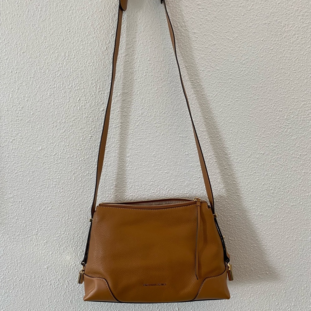 Michael kors purse. Brand new never been used.